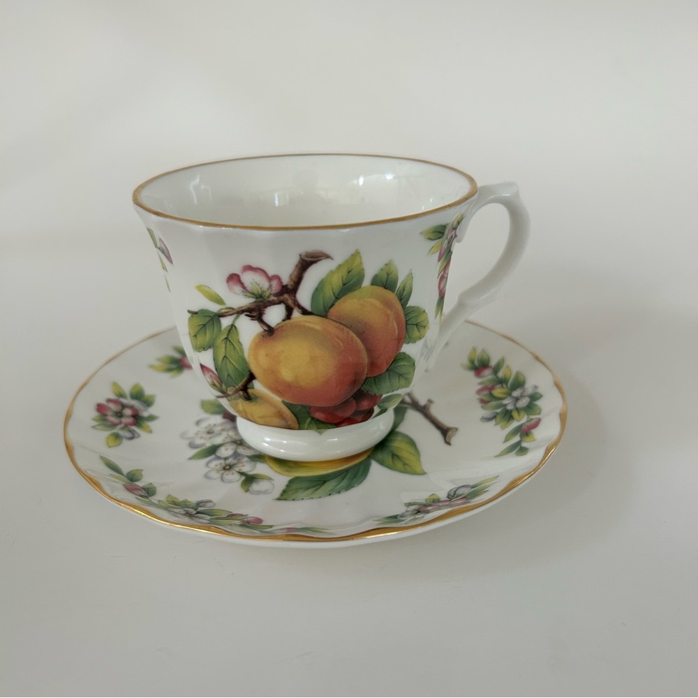 🔻🔻🔻sale Vtg crown trent peaches and pears tea cup and saucer